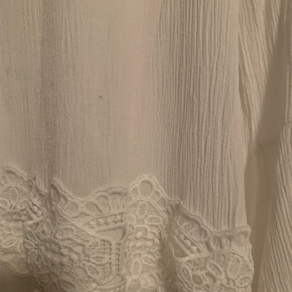 White blouse - Picture 3 of 4